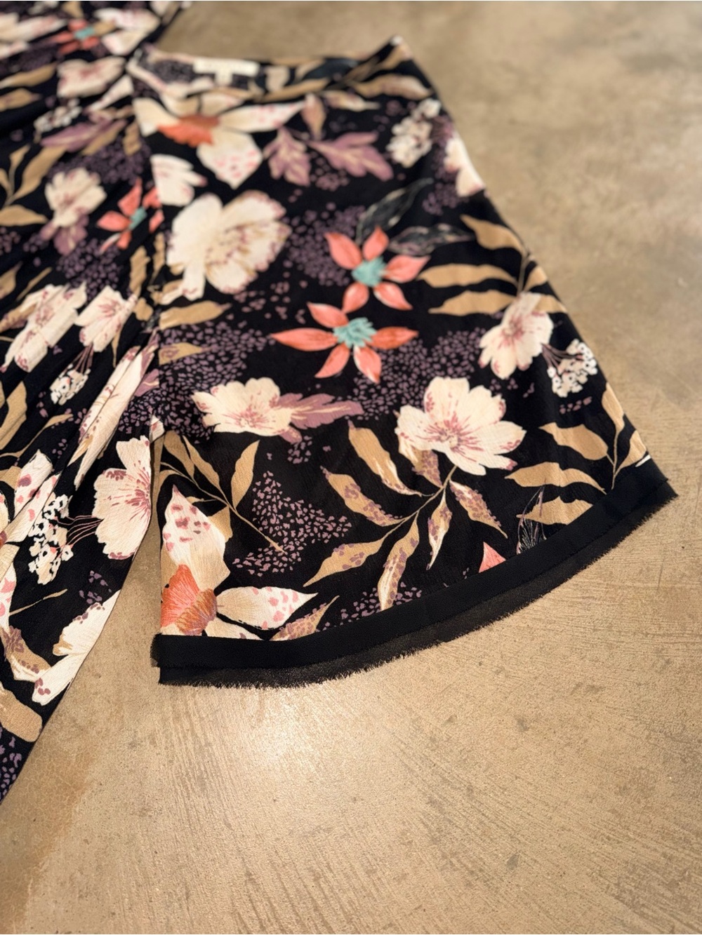 BaeVely Floral Babydoll Blouse L Black Boho Flowy Bell Sleeve Rayon Oversized - Picture 2 of 8